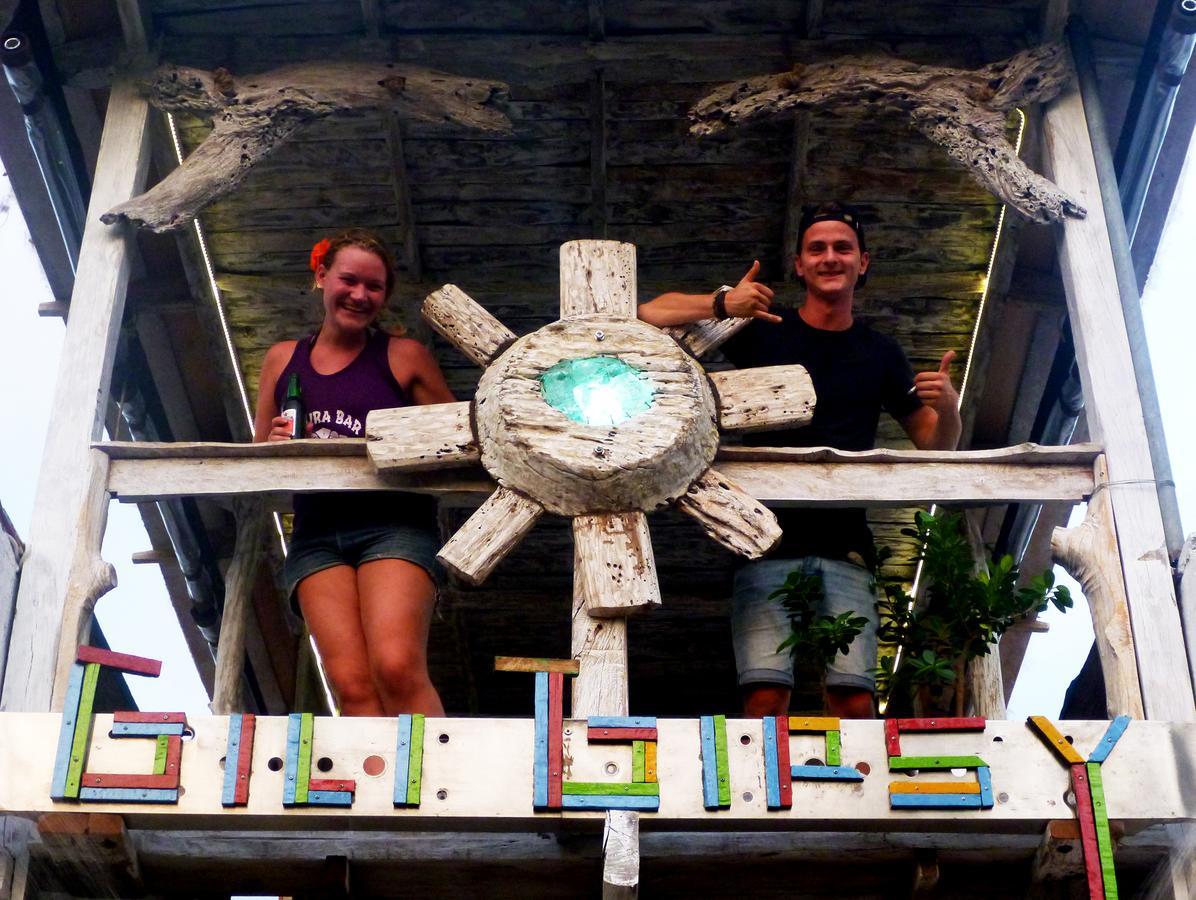 Gipsy Backpackers Albergue Gili Trawangan Exterior foto